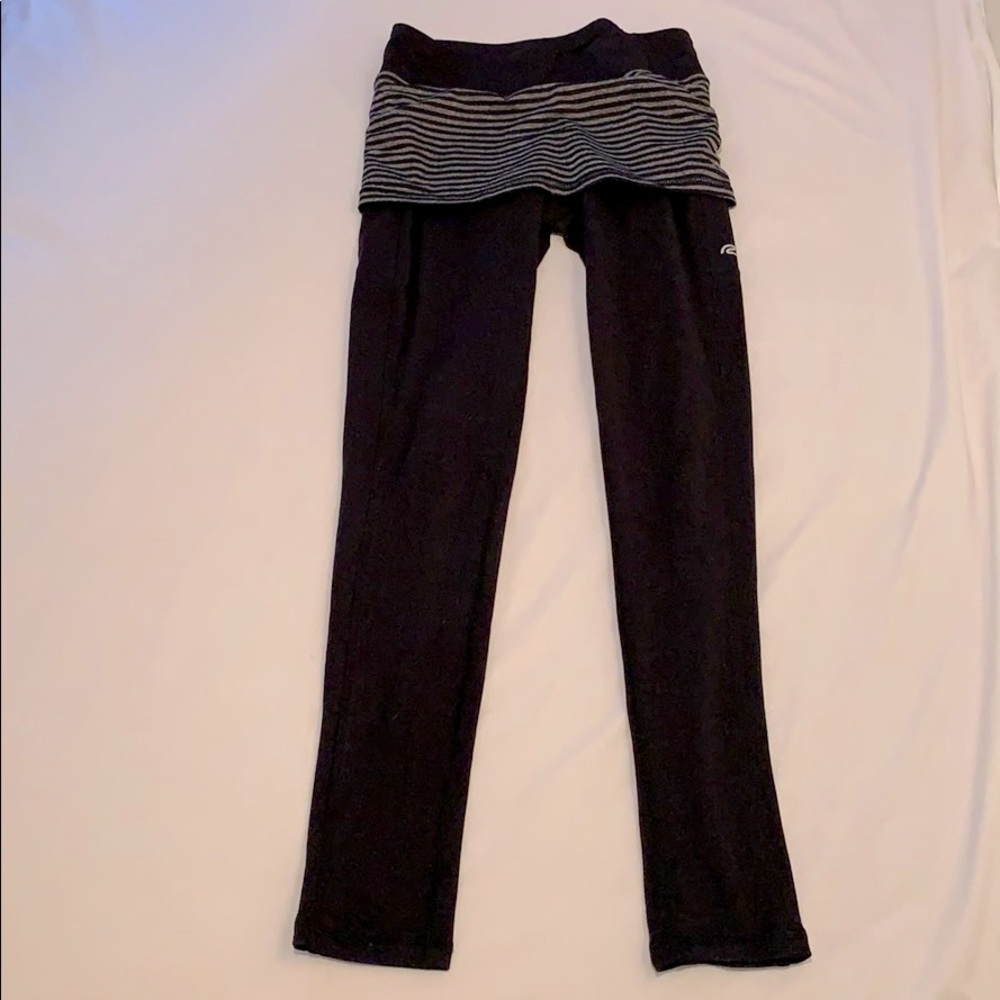 RoadRunner black leggings w/ attached skirt